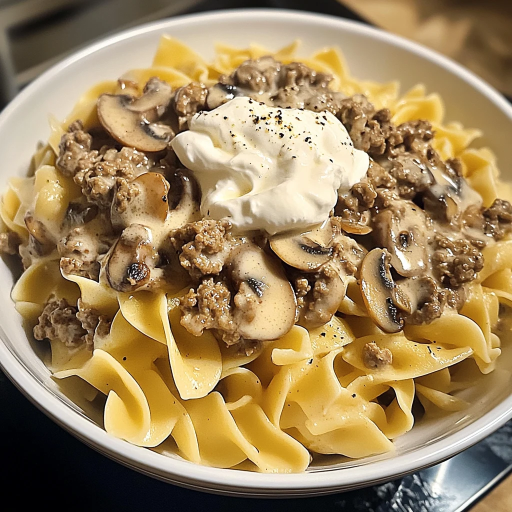 Cheesy Beef and Mushroom Stroganoff Pasta in 30 Mins 5 Cheesy Beef and Mushroom Stroganoff Pasta in 30 Mins