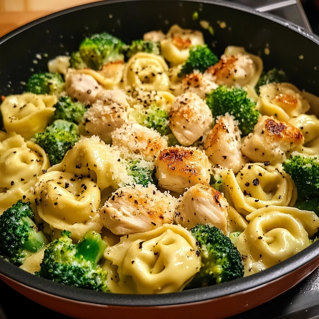 Discover the Best Garlic Parmesan Tortellini with Chicken and Broccoli Recipe 4 Garlic Parmesan Tortellini with Chicken and Broccoli - 5 Steps to Delicious