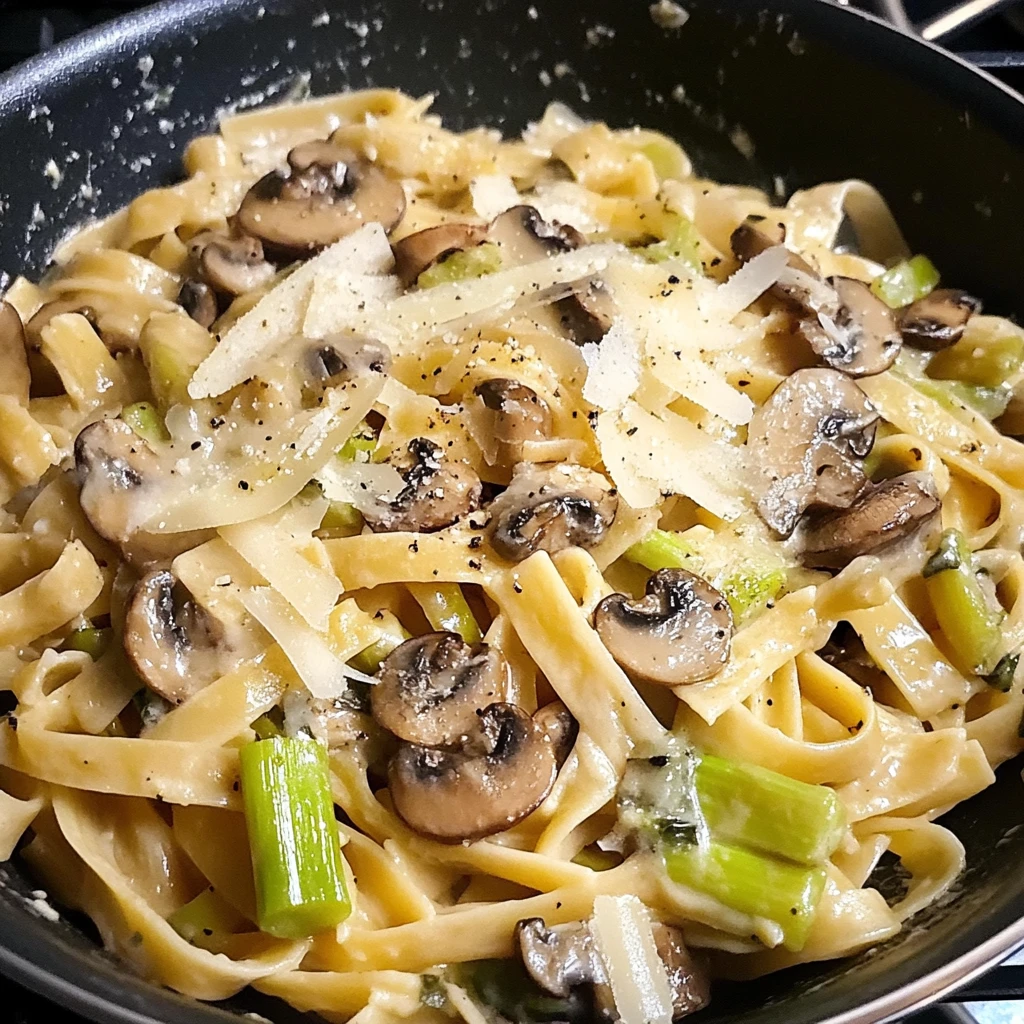 Indulge in Creamy Caramelized Leek and Mushroom Gruyere Pasta 4 Caramelized Leek and Mushroom Gruyere Pasta 30 Minutes Amazing