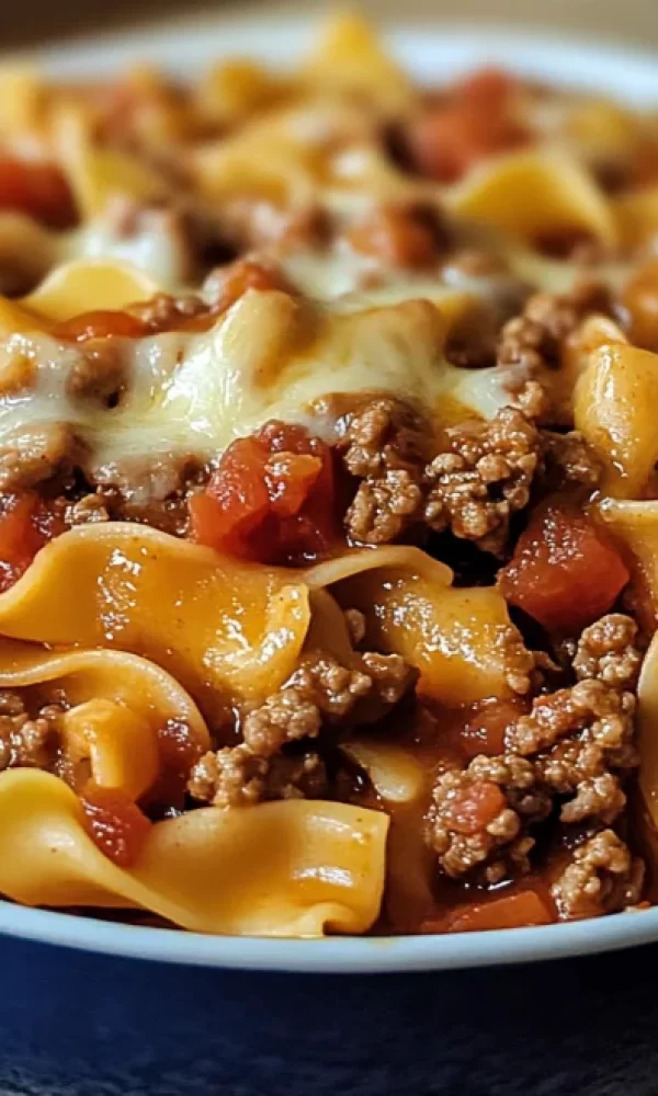 Cheesy Ground Beef Noodle Bake-